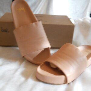 Beek Pelican Blush slides